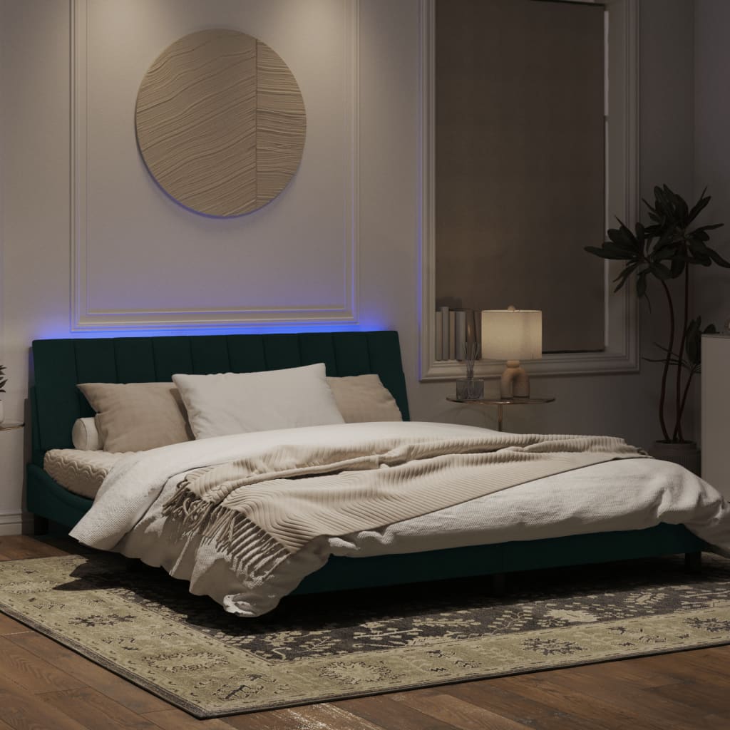 Estrutura de cama c/ luzes LED 180x200 cm veludo verde-escuro